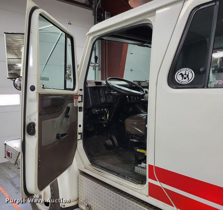 image for item LR9096 1996 International 4900  pumper fire truck