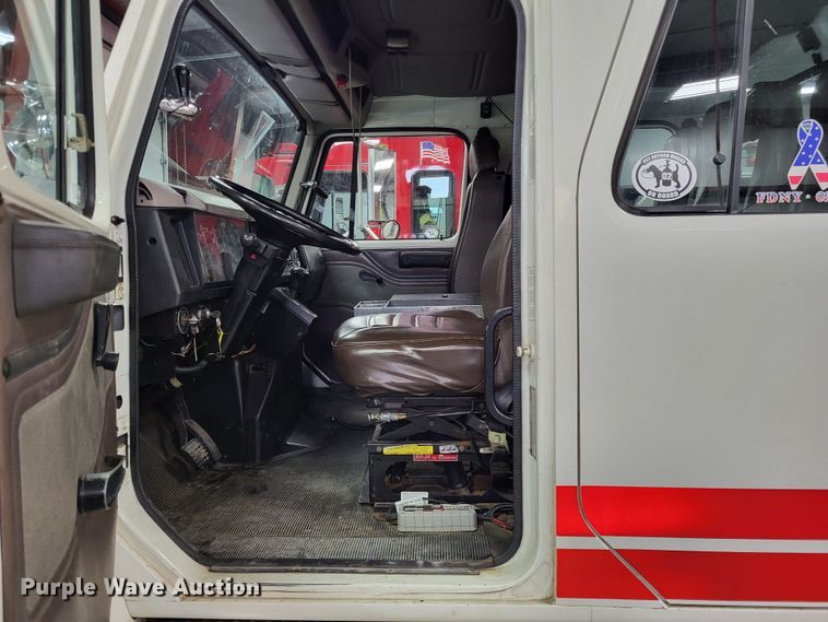 image for item LR9096 1996 International 4900  pumper fire truck