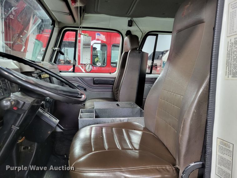 image for item LR9096 1996 International 4900  pumper fire truck