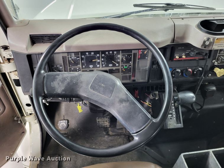 image for item LR9096 1996 International 4900  pumper fire truck