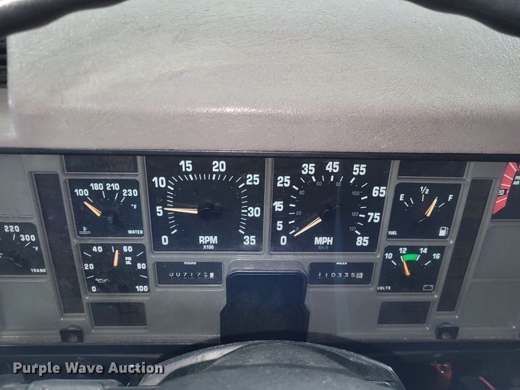 image for item LR9096 1996 International 4900  pumper fire truck