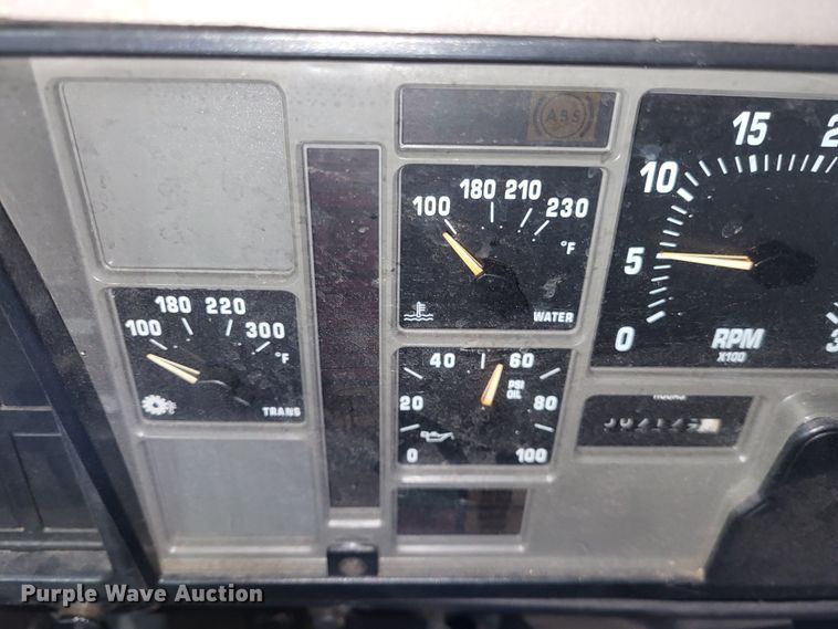 image for item LR9096 1996 International 4900  pumper fire truck