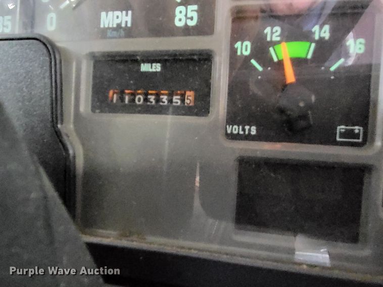 image for item LR9096 1996 International 4900  pumper fire truck