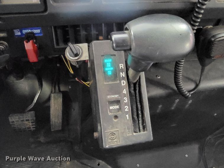 image for item LR9096 1996 International 4900  pumper fire truck