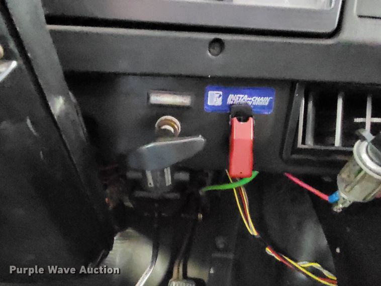 image for item LR9096 1996 International 4900  pumper fire truck