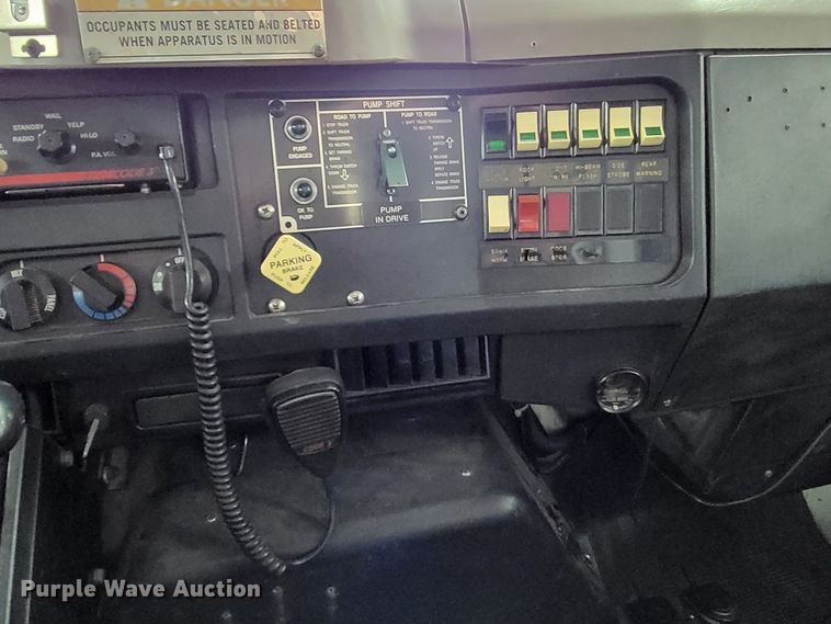 image for item LR9096 1996 International 4900  pumper fire truck