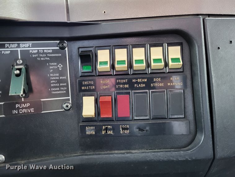 image for item LR9096 1996 International 4900  pumper fire truck