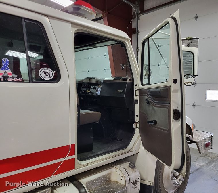 image for item LR9096 1996 International 4900  pumper fire truck