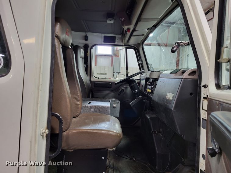 image for item LR9096 1996 International 4900  pumper fire truck