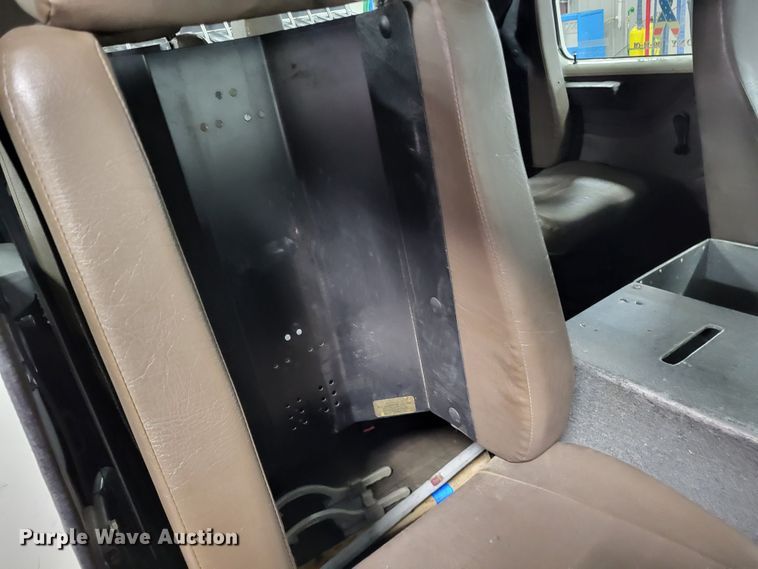 image for item LR9096 1996 International 4900  pumper fire truck