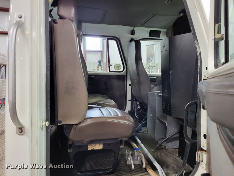 image for item LR9096 1996 International 4900  pumper fire truck