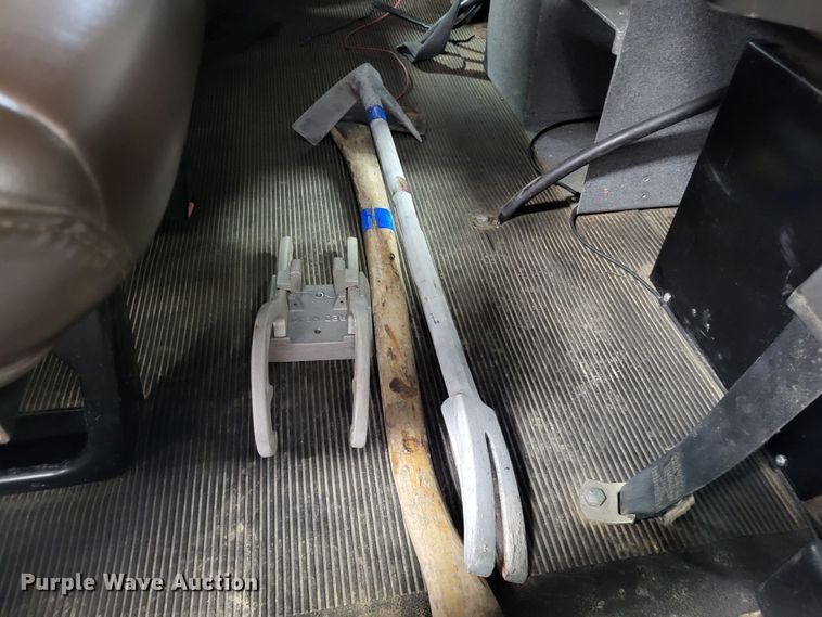 image for item LR9096 1996 International 4900  pumper fire truck