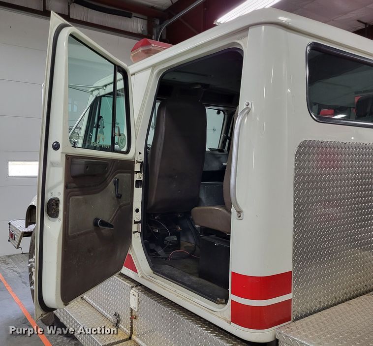 image for item LR9096 1996 International 4900  pumper fire truck