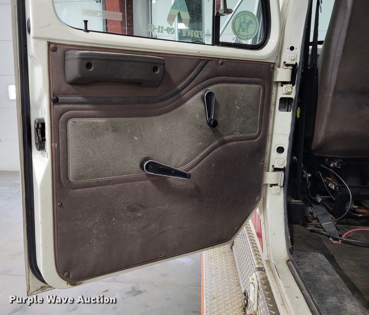 image for item LR9096 1996 International 4900  pumper fire truck