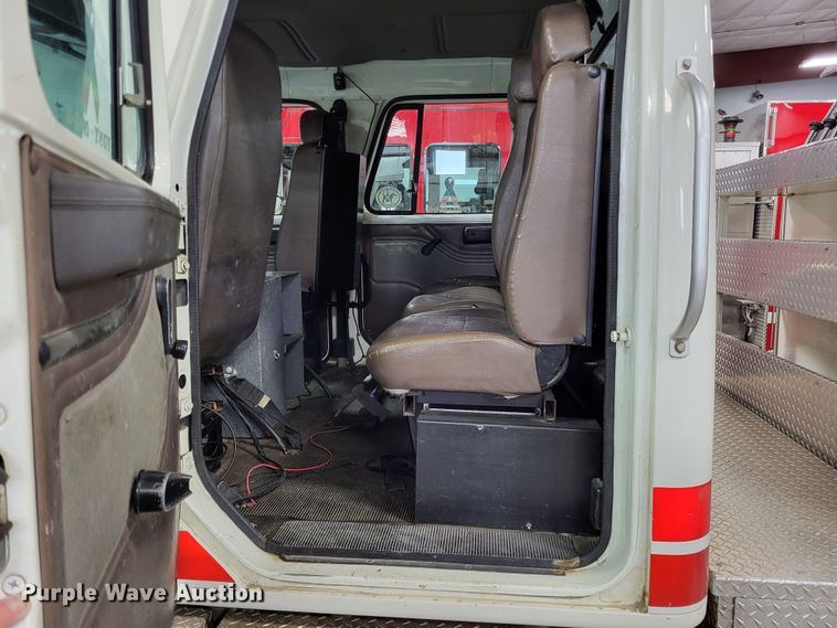 image for item LR9096 1996 International 4900  pumper fire truck