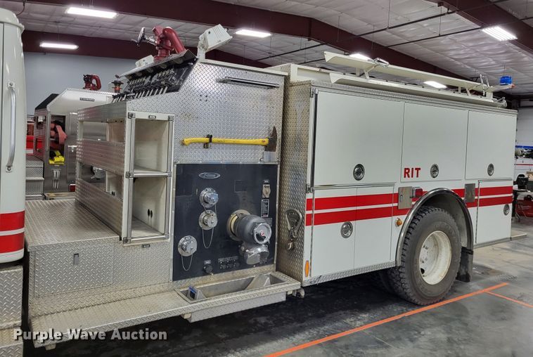 image for item LR9096 1996 International 4900  pumper fire truck