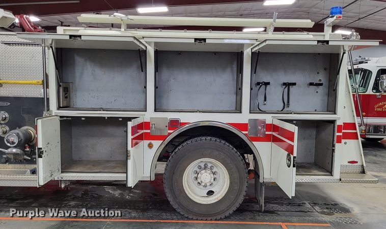 image for item LR9096 1996 International 4900  pumper fire truck