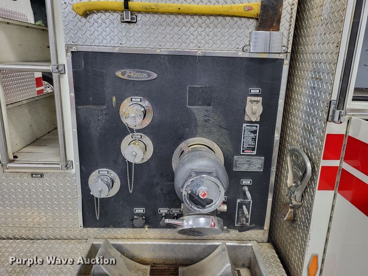 image for item LR9096 1996 International 4900  pumper fire truck