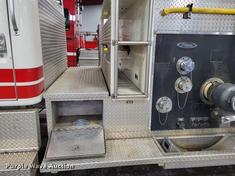 image for item LR9096 1996 International 4900  pumper fire truck