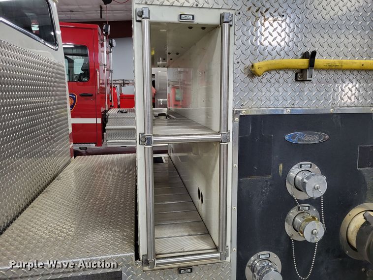 image for item LR9096 1996 International 4900  pumper fire truck