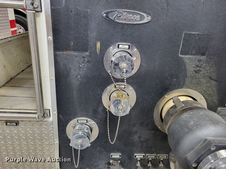 image for item LR9096 1996 International 4900  pumper fire truck