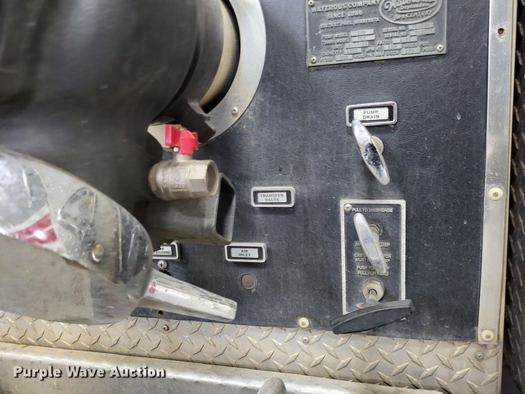 image for item LR9096 1996 International 4900  pumper fire truck