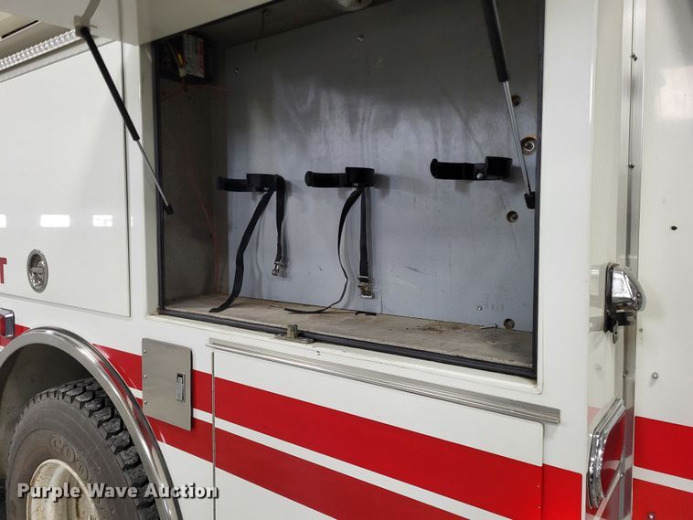 image for item LR9096 1996 International 4900  pumper fire truck