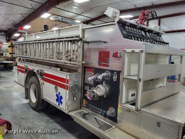 image for item LR9096 1996 International 4900  pumper fire truck