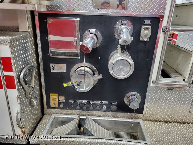 image for item LR9096 1996 International 4900  pumper fire truck