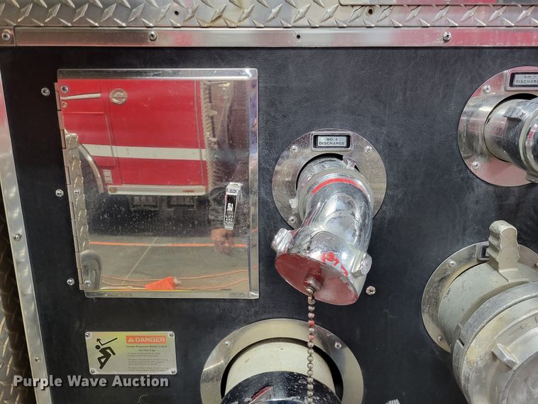 image for item LR9096 1996 International 4900  pumper fire truck