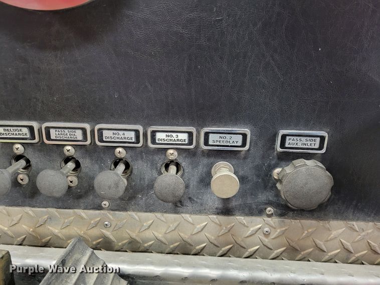 image for item LR9096 1996 International 4900  pumper fire truck