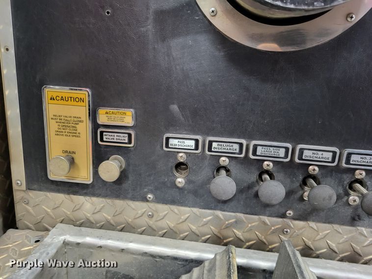 image for item LR9096 1996 International 4900  pumper fire truck