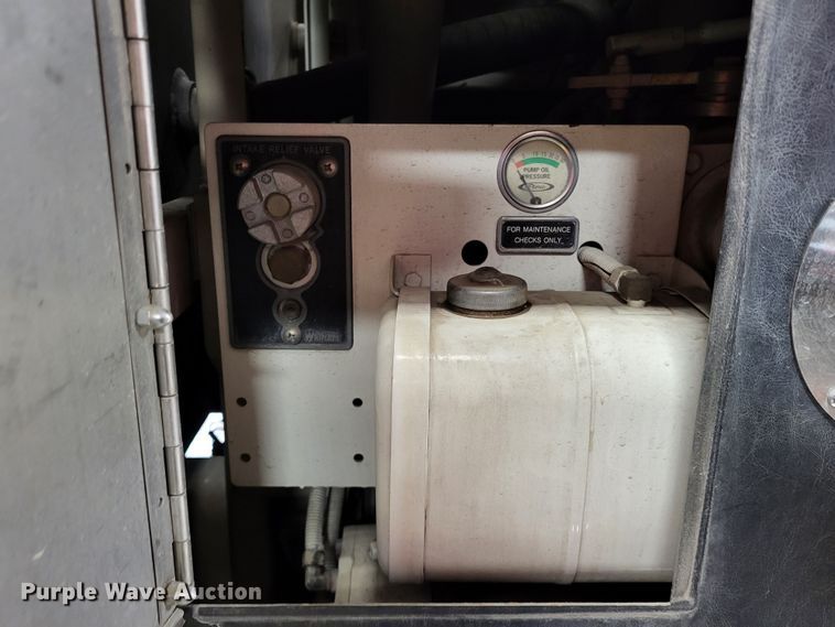 image for item LR9096 1996 International 4900  pumper fire truck