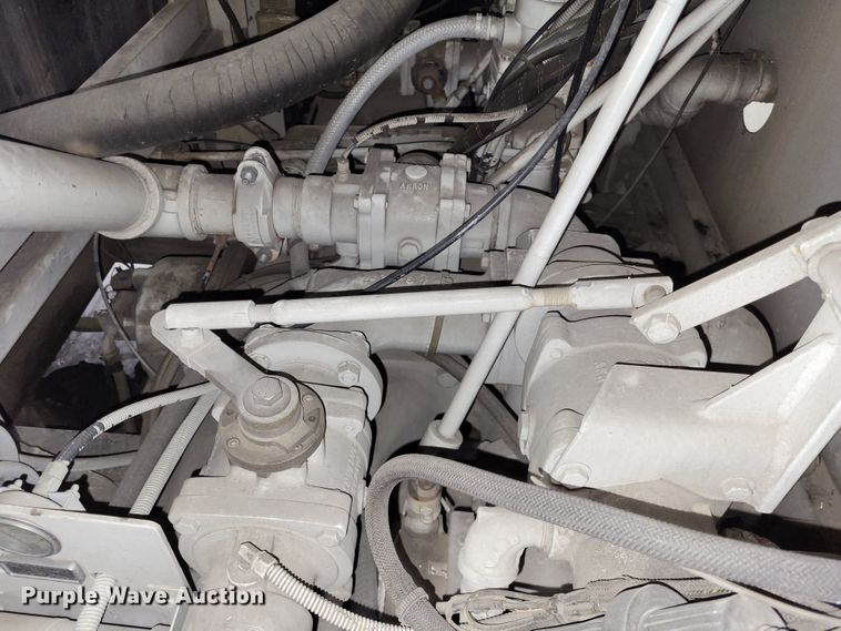 image for item LR9096 1996 International 4900  pumper fire truck