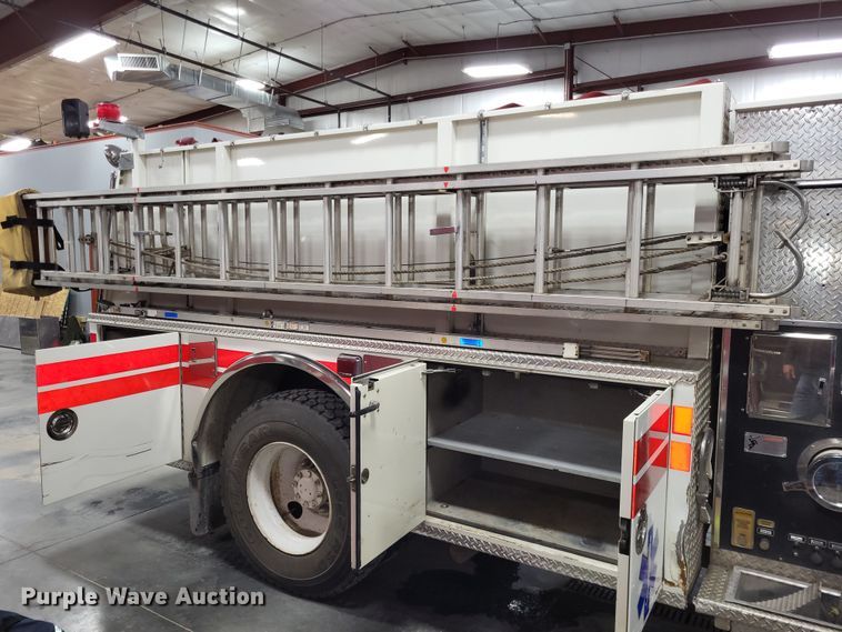 image for item LR9096 1996 International 4900  pumper fire truck