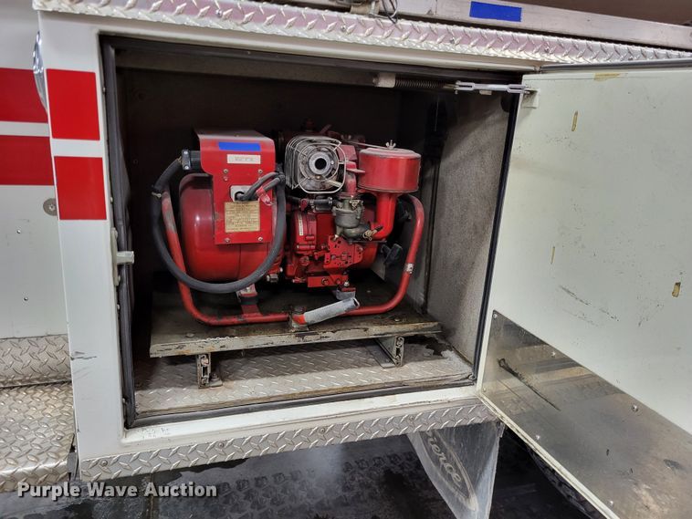 image for item LR9096 1996 International 4900  pumper fire truck