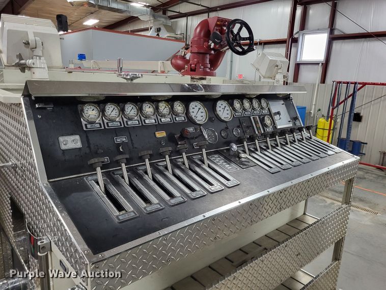 image for item LR9096 1996 International 4900  pumper fire truck