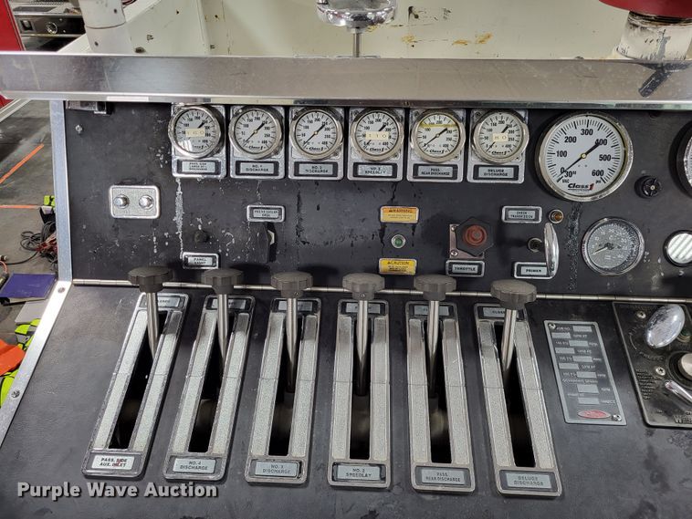 image for item LR9096 1996 International 4900  pumper fire truck