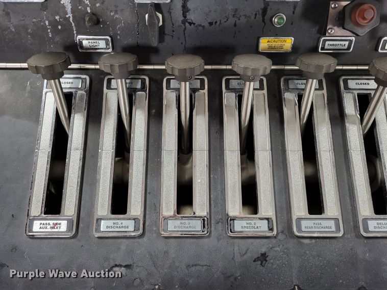 image for item LR9096 1996 International 4900  pumper fire truck