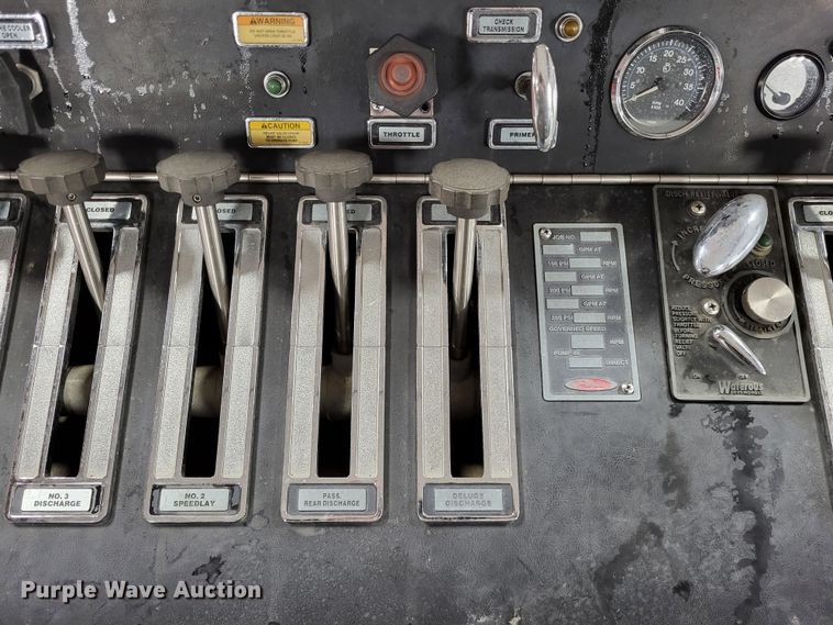 image for item LR9096 1996 International 4900  pumper fire truck