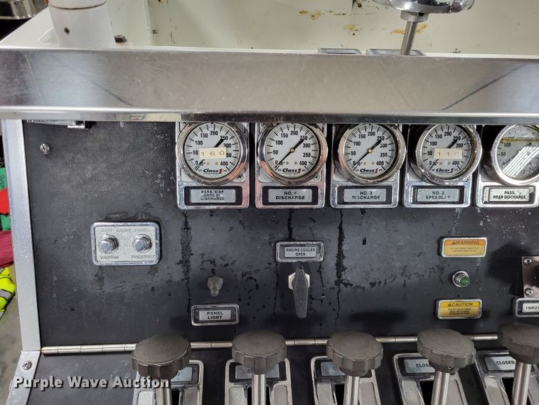 image for item LR9096 1996 International 4900  pumper fire truck