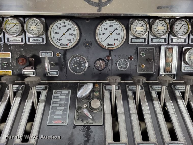 image for item LR9096 1996 International 4900  pumper fire truck