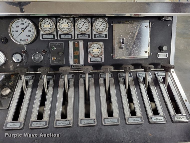 image for item LR9096 1996 International 4900  pumper fire truck