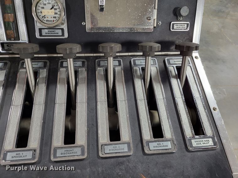 image for item LR9096 1996 International 4900  pumper fire truck