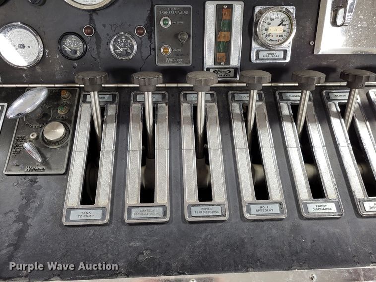 image for item LR9096 1996 International 4900  pumper fire truck