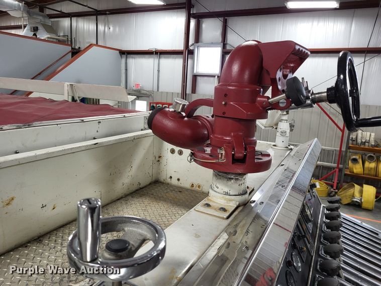 image for item LR9096 1996 International 4900  pumper fire truck