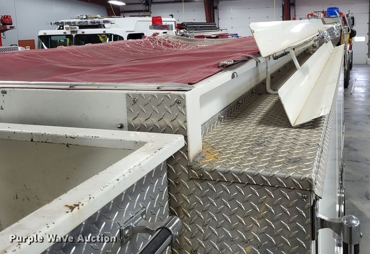 image for item LR9096 1996 International 4900  pumper fire truck