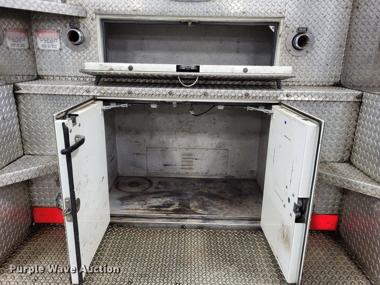 image for item LR9096 1996 International 4900  pumper fire truck