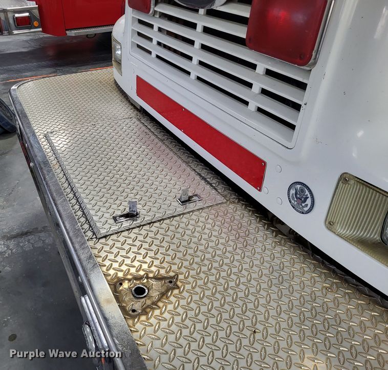 image for item LR9096 1996 International 4900  pumper fire truck