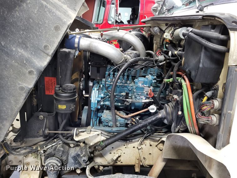 image for item LR9096 1996 International 4900  pumper fire truck